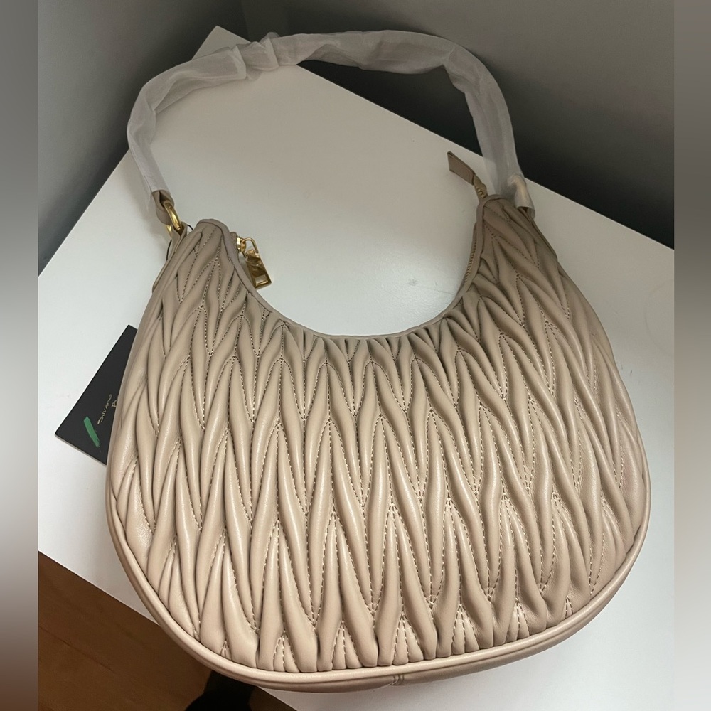Elegant Beige Italian Leather Quilted Women's Shoulder / Crossbody Bag - NWT